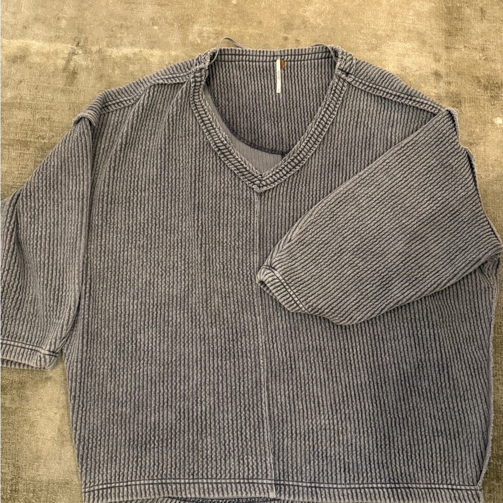 Free People Gray ribbed V neck short sleeve sweater M.